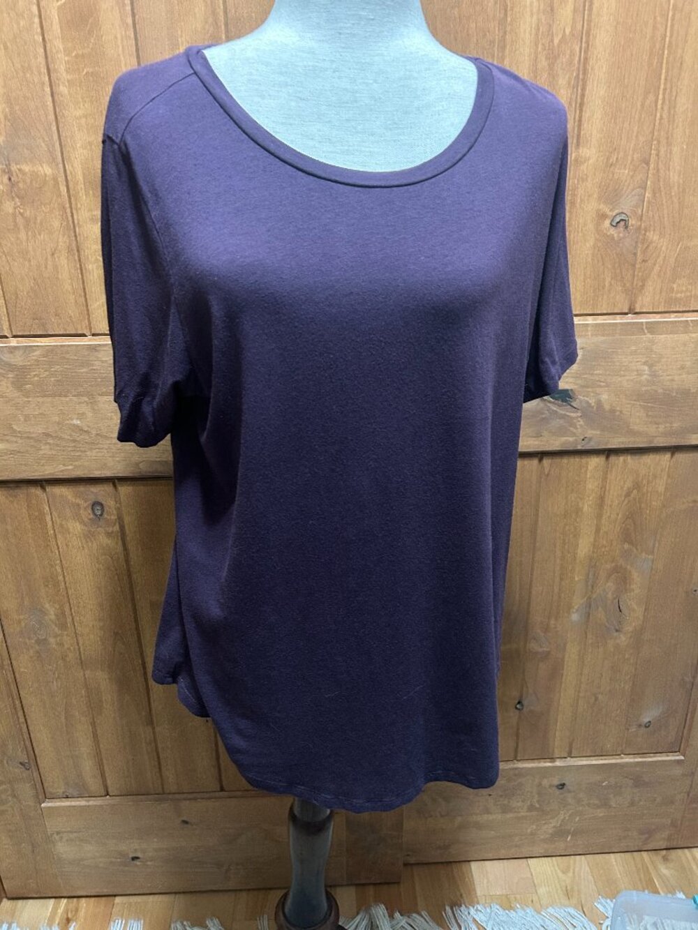 Universal Standard Trex Short sleev Tshirt Size Medium Eggplant